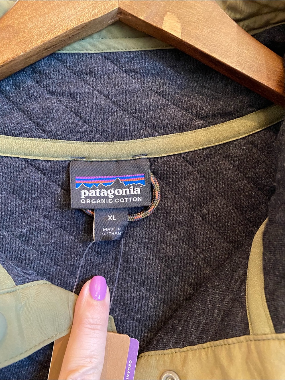 PATAGONIA Heathered Black & Green Organic Cotton Blend Quilt Snap T Pull Over - Picture 4 of 10